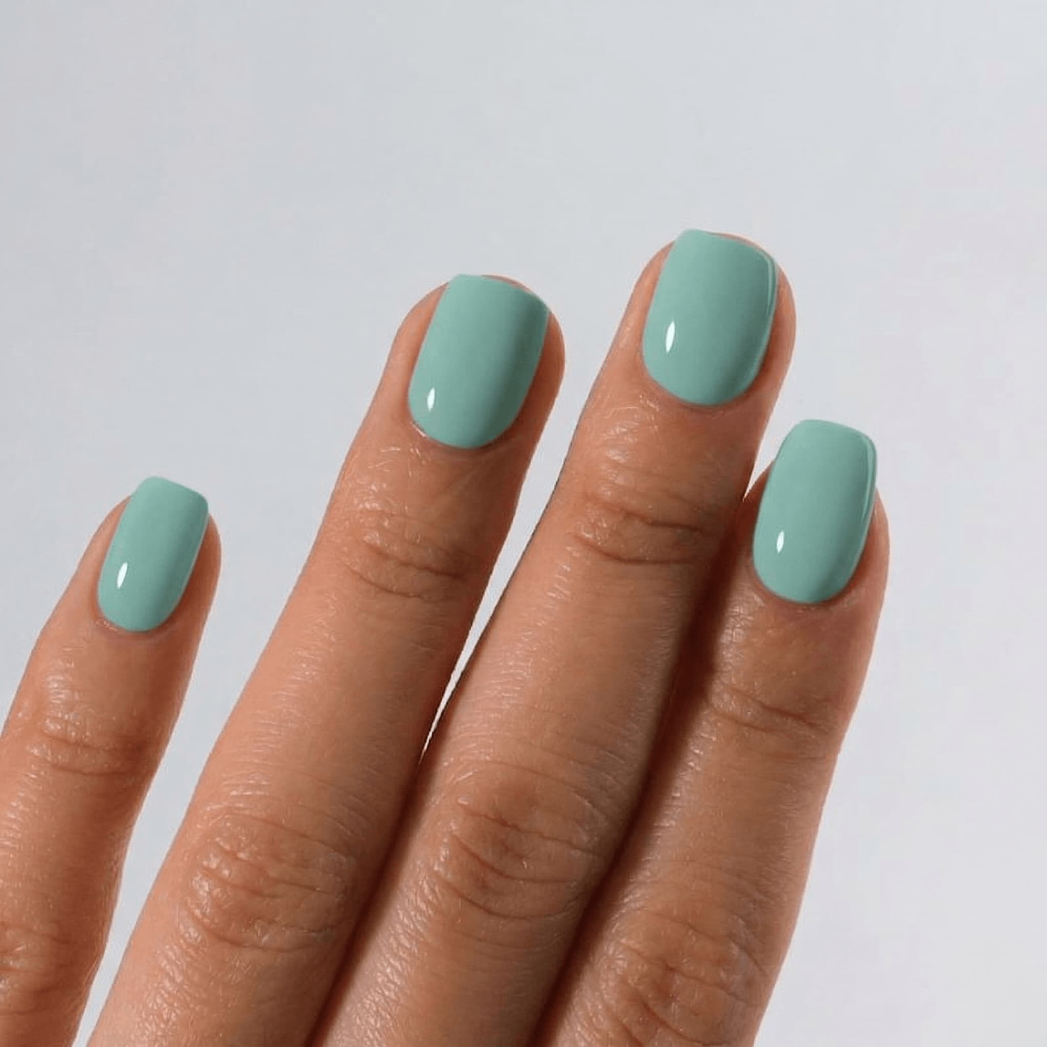 S&L gel nail polish No 127 Key Largo - Minty Green