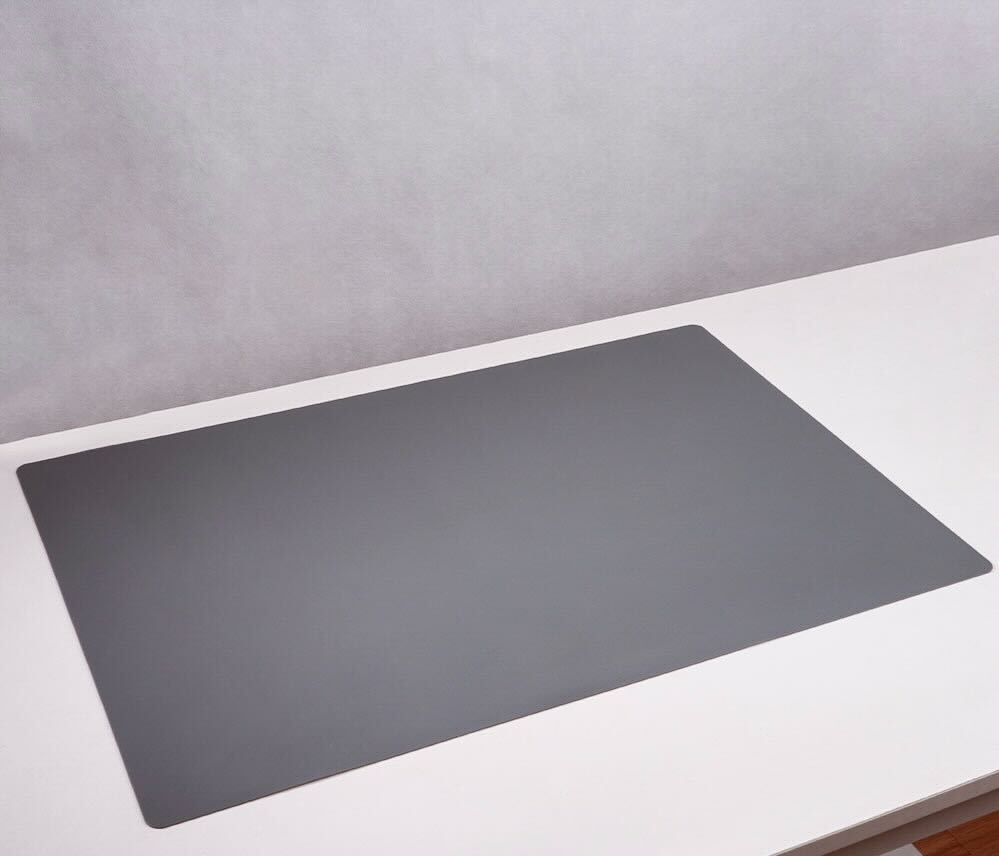 Grey silicone mat displayed on a white surface, perfect for nail art and mess-free cleanup